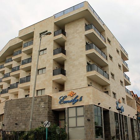 Emily'S Hotel Тверия Экстерьер фото