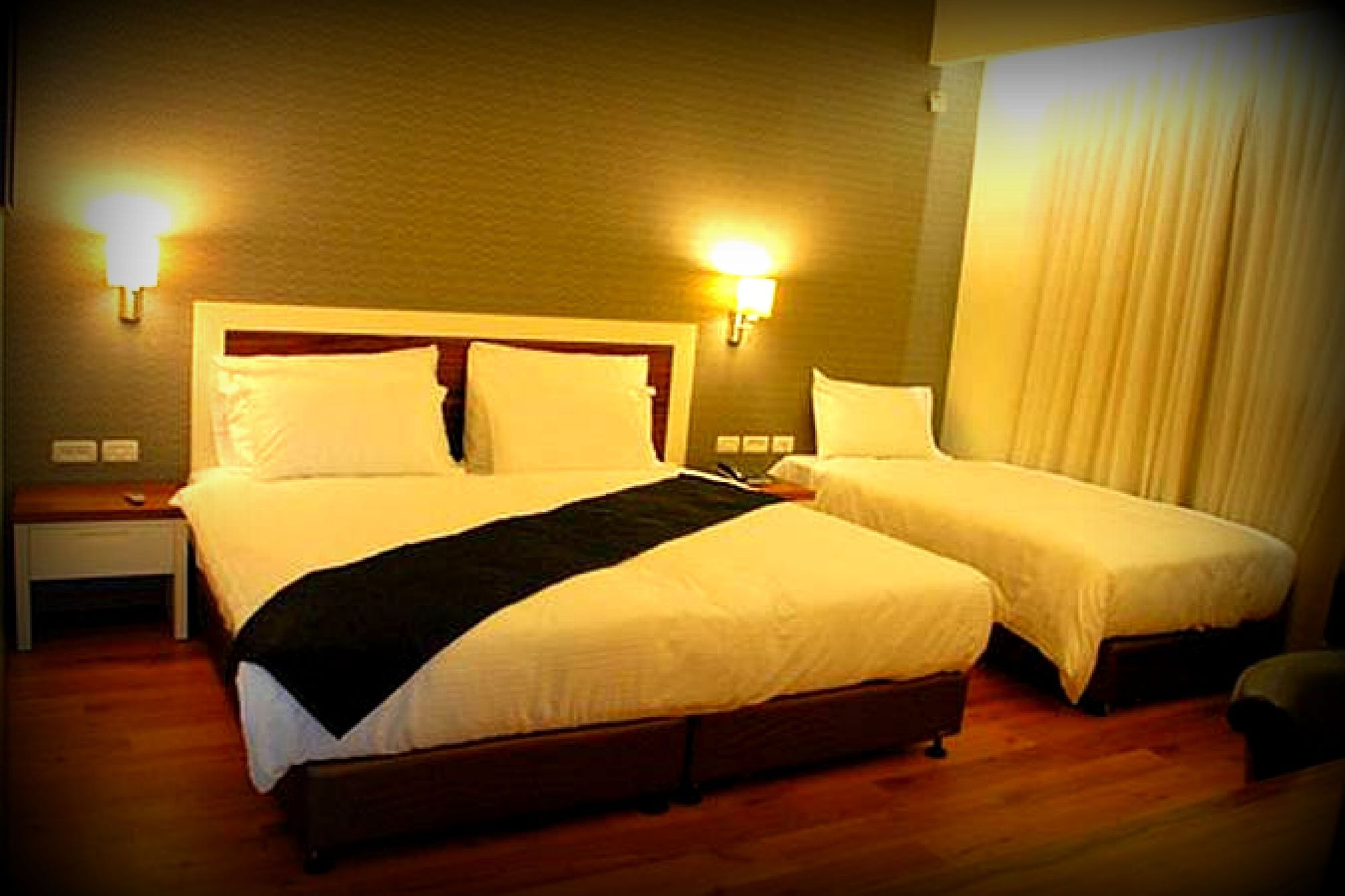 Emily'S Hotel Тверия Экстерьер фото